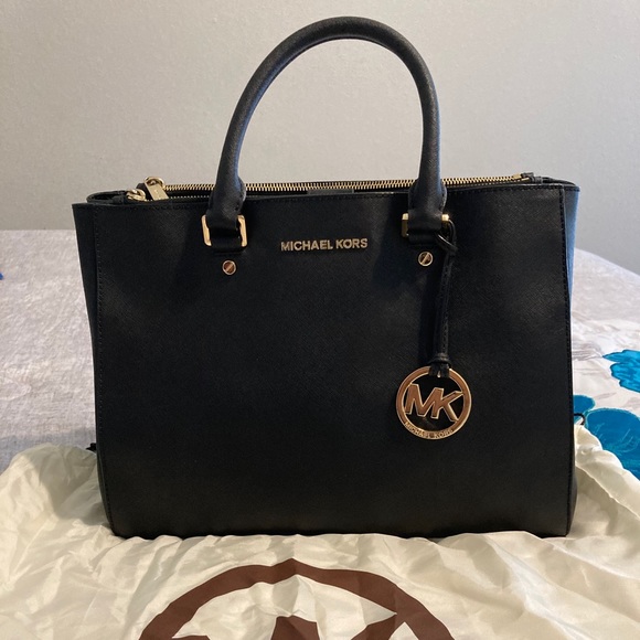 Michael Kors Handbags - Michael Kors Sutton Handbag